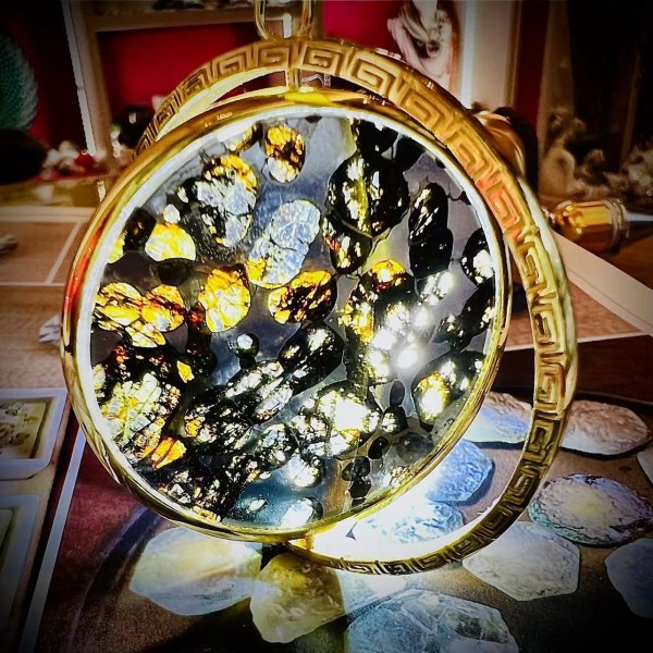 橄欖隕石 Pallasite Meteorite