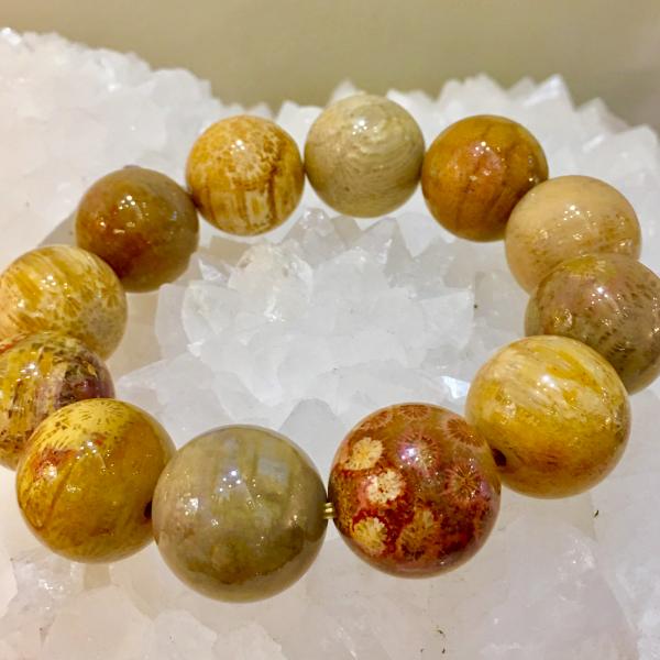 珊瑚玉 Coral Jade